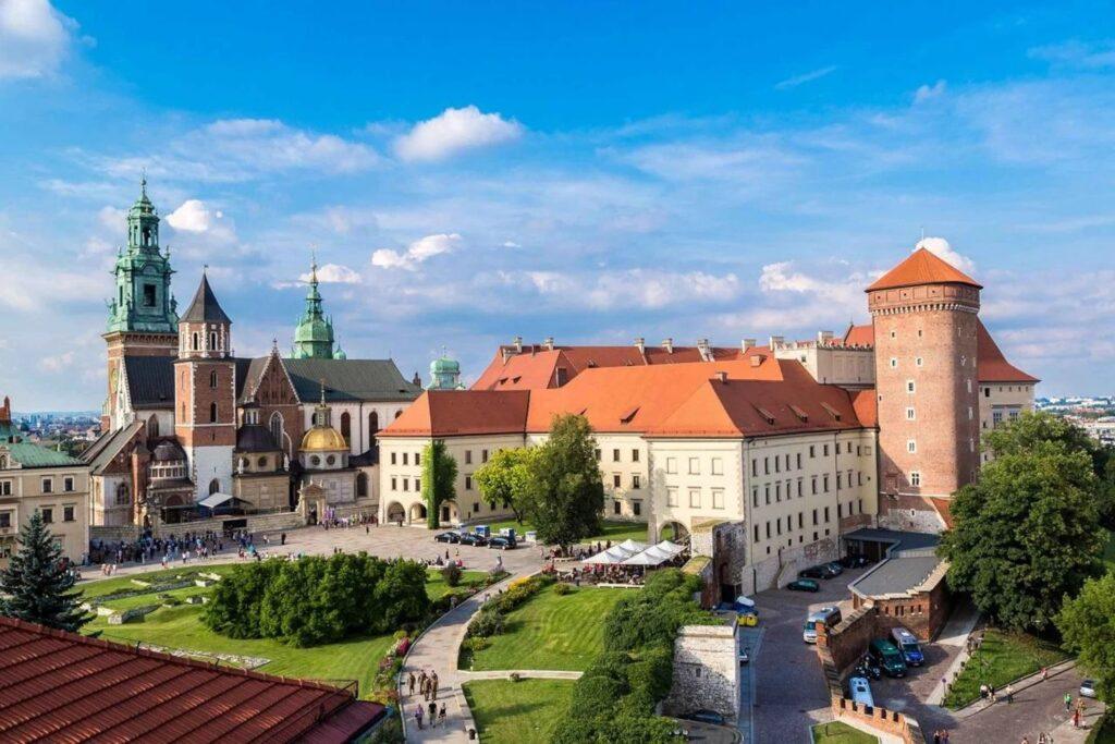 cracow-guided-tour-of-the-wawel-castle-cathedral-4507043-ezgif.com-webp-to-jpg-converter